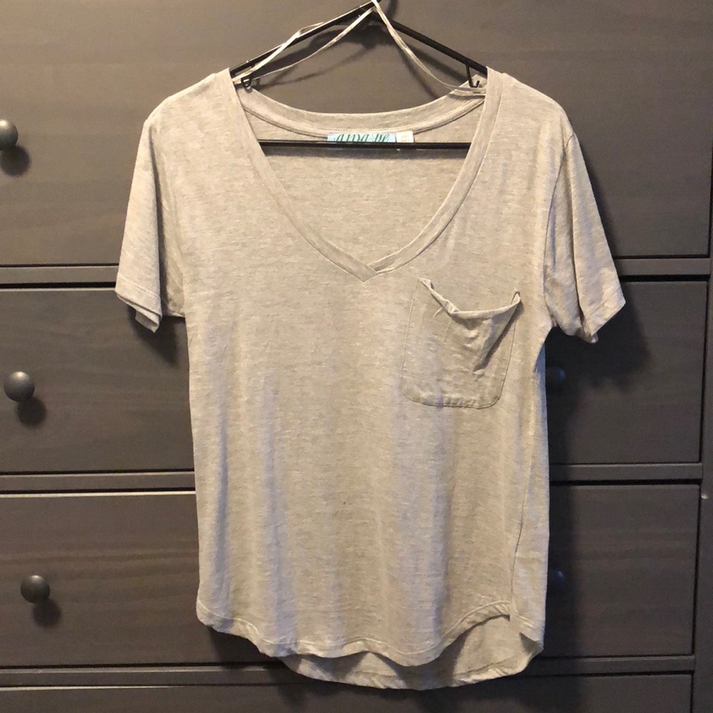 🌟 Gray V-Neck Pocket Tee